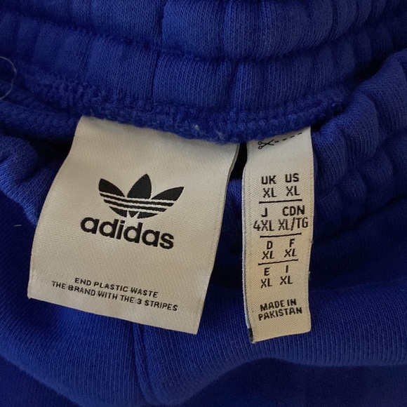 Adidas Originals Essentials Sweatshort - Picture 2 of 3